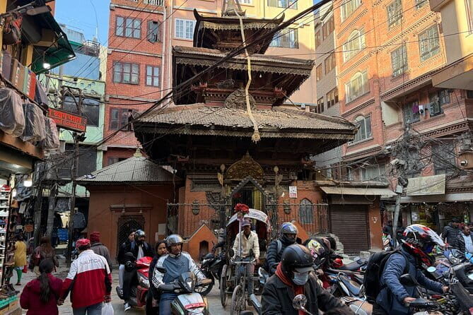Kathmandu Food & Drink and Shopping Rickshaw Tour - Thamel on a food trail: first tastes in the most useful area