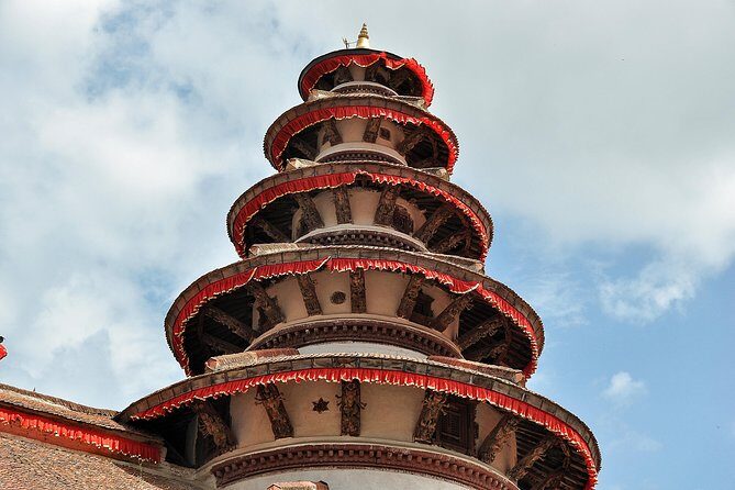 Kathmandu Guided Tour - How this Kathmandu guided tour strings Hindu and Buddhist sites together