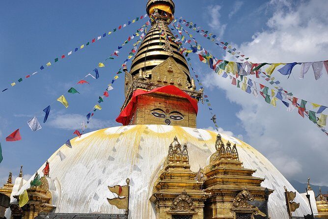 Kathmandu Guided Tour - Boudhanath Stupa: how the clockwise circuit works