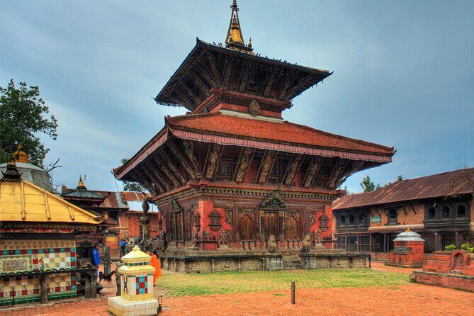 Kathmandu: Private/Group Tour to 7 UNESCO Sites with Lunch - Stop 2: Kathmandu Durbar Square—palaces, courtyards, and the old-city core