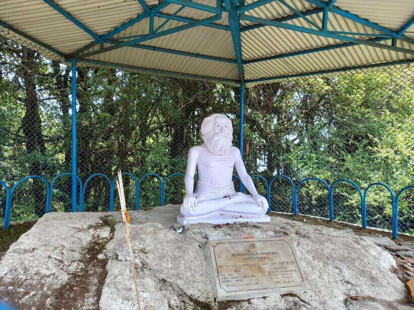 Kathmandu: Shivapuri Day Hike with Lunch - Guides make the difference: Om, Pratip, Nilakantha, and Prakash