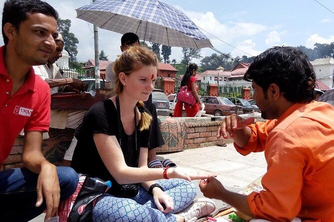 Kathmandu Spiritual Sites: Bodhnath & Pashupatinath Tour - Aarti at Pashupatinath: Watching the Lights Without Losing Your Group