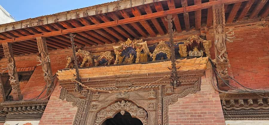Patan and Bhaktapur City Full Day Tour - Bhaktapur Durbar Square and Nyatpole Temple’s height trick