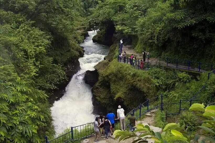 Pokhara: Sarangkot Sunrise and Private Full Day Tour - Davis Falls and Gupteshwor Mahadev Cave: water that travels underground